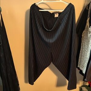 Chic Navy Blue Pinstripe Women's Capri Length Trousers